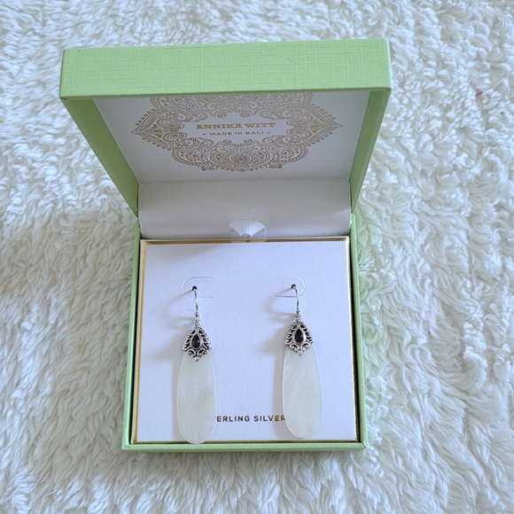 Annika Witt Teardrop💧 Shaped Mother of Pearl Earrings - NIB - Picture 4 of 14